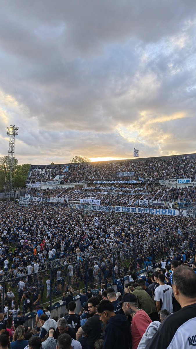 soydequilmes7's tweet photo. LOCURA EN KILMES GAAAAAAAL Y INVASION https://t.co/OhcPv45dqF