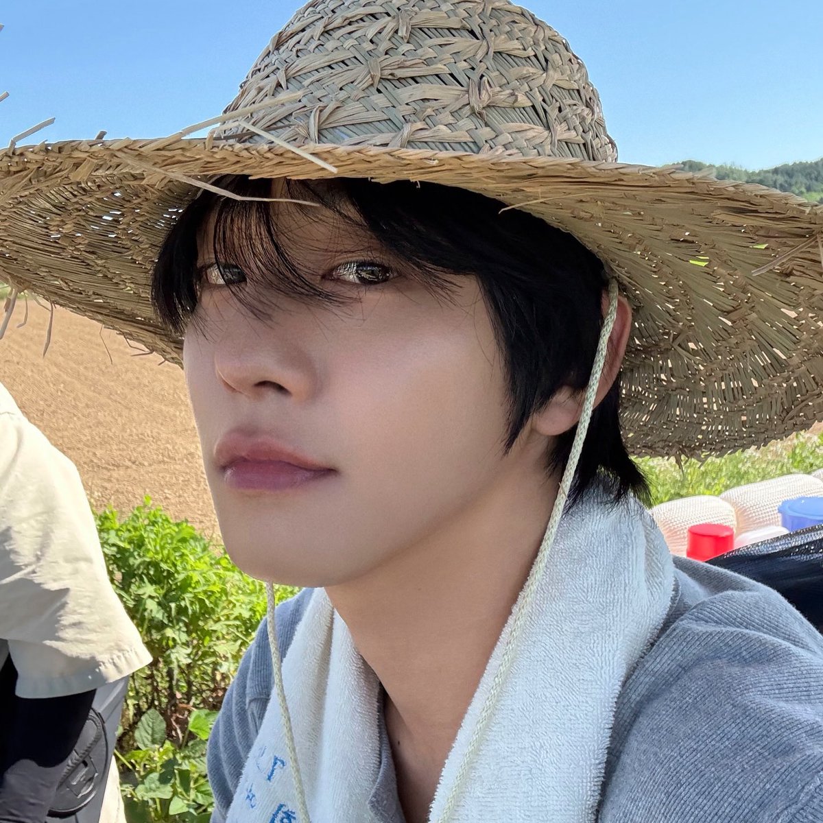 6R7f0vQ49daJ0Vh's tweet photo. おはよ！嵐終わっちゃった😂
一つの時代が終わり、また新たなステージに向かっていくんだね。ほら
ここにアイドルいますよ！🙌😁
31歳牡羊座INTPの心優しい🤖
まだまだいける！
いよいよ6月始まるね🥰🤟
#pauljjak
#ahnhyoseop https://t.co/dENSNeD7HT