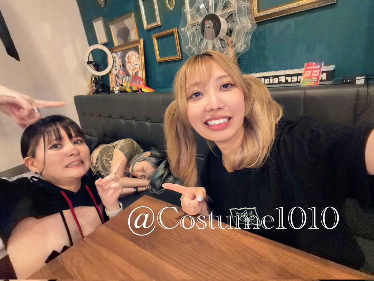 Costume1010's tweet photo. 本日は30名近くのお客様のご来店誠にありがとうございました！

Chameleon Closeです✨

華金かと思うぐらいハイテンションNight 🌛
０時ぴったりにお客様のバースデーお祝い🍾ポン🌟や深夜駆け込み乾杯🍻など‼️終始楽しすぎました

明日は🐺🎪🎨🍒のメンバーです🦎🤍 https://t.co/xL2aS6Po7g