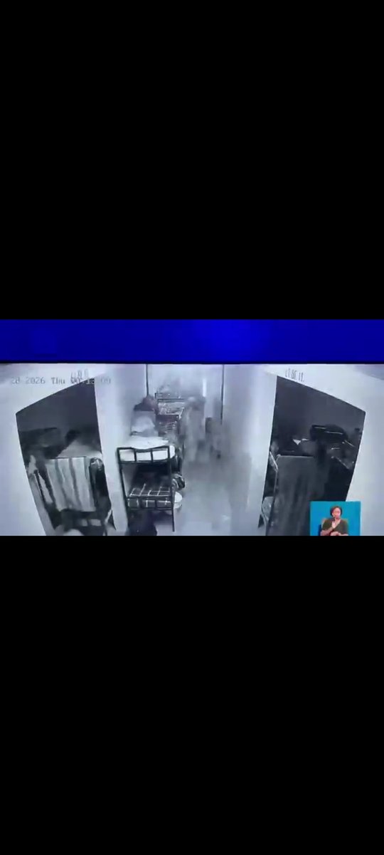 Nyaga_9's tweet photo. Hii video mkifocus vizuri mtapata inakaa AI generated. White towel in cube 10, after some time inakuwa a towel with stripes na pia venye mwenye ako bed ya juu hapo nje ya cube 10 anashuka haionekani alitoka aje hapo juu. Kuna maneno hapa. Pia sheets za white zinaturn checked https://t.co/4GKMr0fh5d