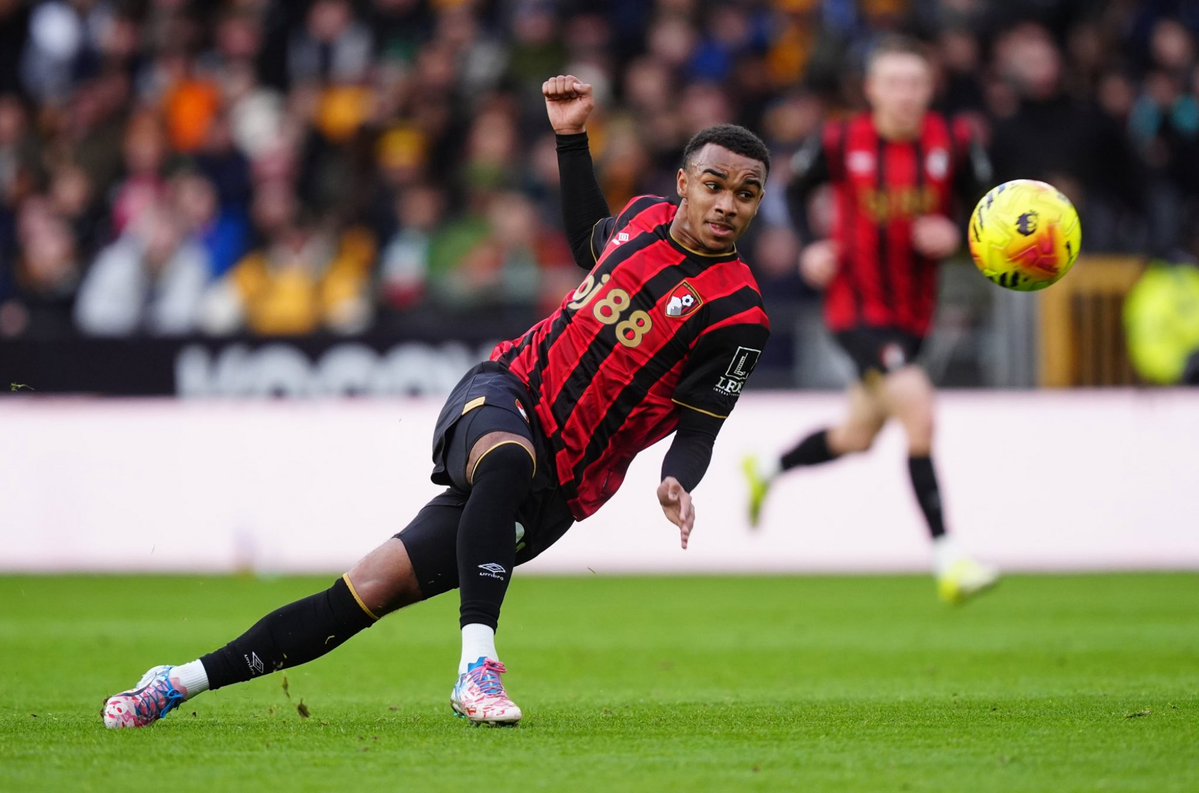 TransferSector's tweet photo. 𝘽𝙍𝙀𝘼𝙆𝙄𝙉𝙂: PSG have positioned themselves to sign Eli Junior Kroupi &amp; are also in negotiations for Maghnes Akliouche &amp; Yan Diomande. 

[@lequipe] https://t.co/QHN8oJsO6Z