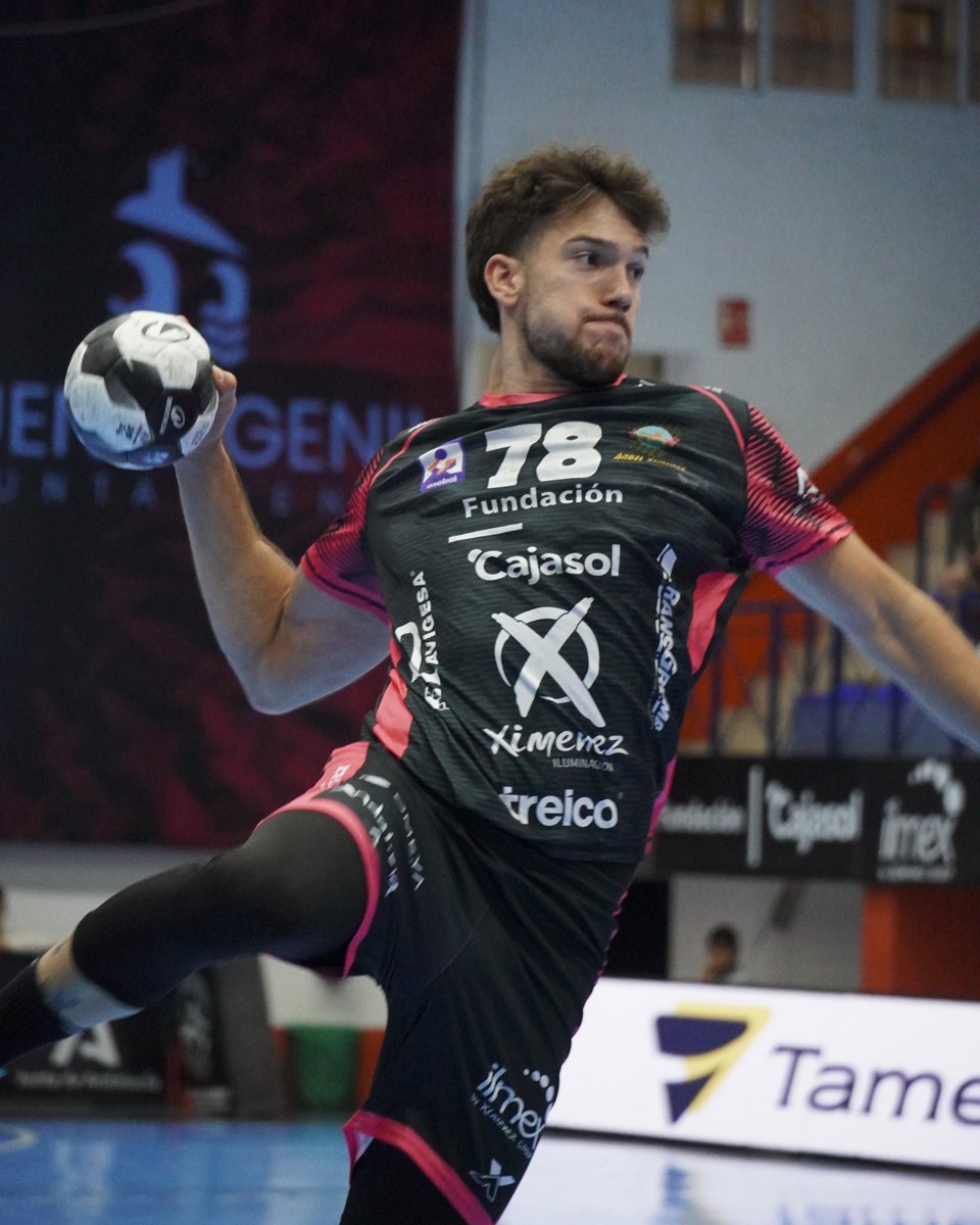 ASOBAL's tweet photo. 🙌 ¡@AngelXimenezBM seguirá siendo un año más territorio de Liga @NexusEnergia ASOBAL!

👏 El conjunto pontano certifica matemáticamente su permanencia en el balonmano @ASOBAL tras la disputa de la #J30

🫡 Un nuevo éxito para el equipo de Toni Malla, que sumará su 1⃣4⃣ temporada en la competición profesional, siendo parte fundamental de su esencia

📸 Estefanía Hernández