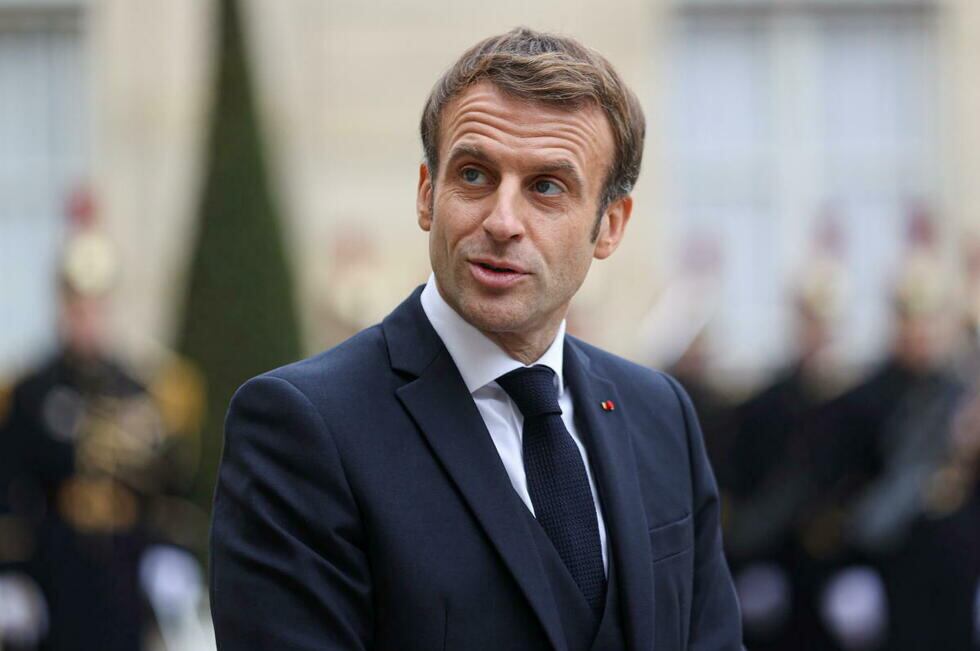 Monascope7's tweet photo. Cyril Bolloré (PDG du groupe Bolloré), fils de Vincent Bolloré, s'exprime sur la situation politique de la France :

« Les gens qui ont gouverné ces dernières années ont ruiné le pays et détruit le paysage politique. Moi, j'ai espéré pendant les premières années : ils ont récupéré une tête d'affiche à gauche et une à droite.

En fait, tout le monde passe pour des traîtres, le pays est ruiné et il ne reste plus que des extrêmes.

Moi, je pense que pour les gens, ce n'est pas de l'adhésion : ils ont juste envie de donner un bon coup de pied au cul à tous ceux qui font n'importe quoi depuis 10, 15 ou 20 ans. »

(Assemblée générale)