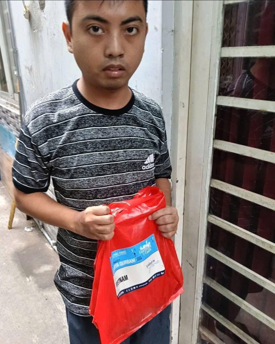 HelpingHandUSA's tweet photo. This Qurbani season, families across Vietnam received fresh meat delivered directly to their homes, reminding them they are seen, valued, and not forgotten. 💙

Help us continue this impact: https://t.co/V6h0ljOIqC 

HHRD UdhiyaQurbani Vietnam HandsOfFaith https://t.co/GrSyE0yM7V