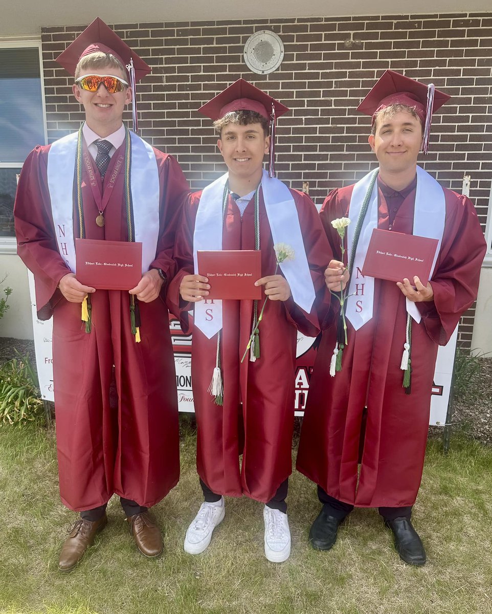 ResorterboysBB's tweet photo. Congrats to graduates Ethan Fromm, Dakota Koehler, Canyon Koehler.  Be a Resorter. Onward and Upward. https://t.co/kVdeos6fnq