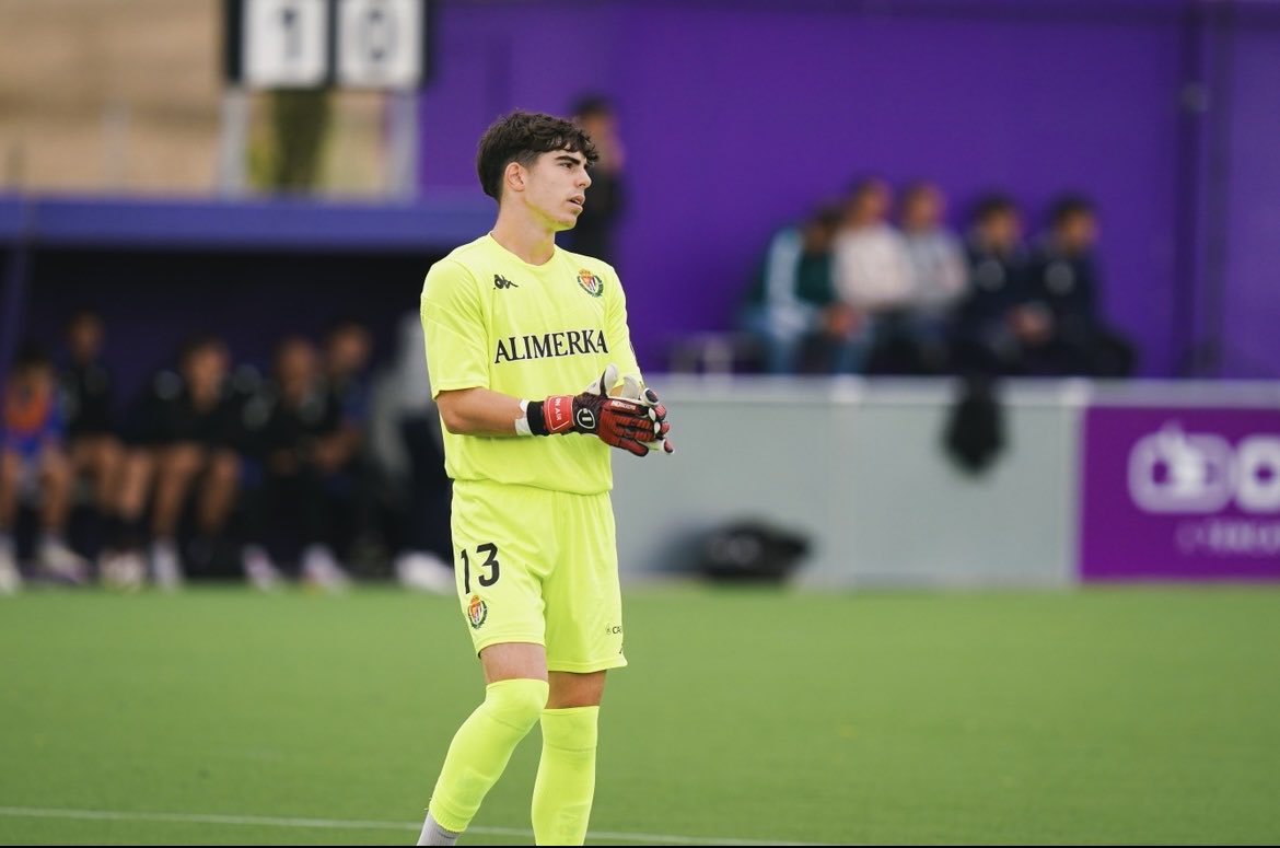 Calvo1Hugo's tweet photo. Hoy pongo fin a una etapa de 2 años en el Real Valladolid para emprender nuevos retos. Muchas gracias a todos los que confiaron en mí durante este bonito trayecto. 
Hoy se cierra una etapa futbolística de mi vida y se abre una nueva. 
Con ganas de lo que viene… https://t.co/oA7e9BgAv5