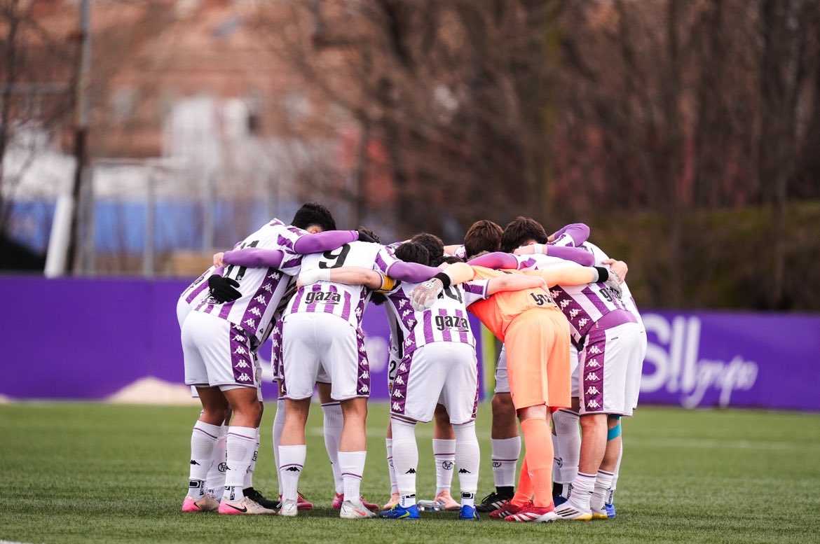 Calvo1Hugo's tweet photo. Hoy pongo fin a una etapa de 2 años en el Real Valladolid para emprender nuevos retos. Muchas gracias a todos los que confiaron en mí durante este bonito trayecto. 
Hoy se cierra una etapa futbolística de mi vida y se abre una nueva. 
Con ganas de lo que viene… https://t.co/oA7e9BgAv5