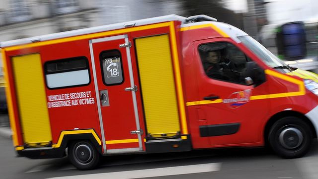 RAutrement's tweet photo. Drame sur la rocade de Rennes. Une jeune femme de 25 ans est décédée après avoir sauté d’un pont à Villejean avant d’être percutée par une voiture.  Le 27 mai, une femme avait elle aussi sauté d'un pont de la rocade. #Rennes #Villejean #Rocade à lire : https://t.co/W2qQUBegPm https://t.co/TkX3fumMVo