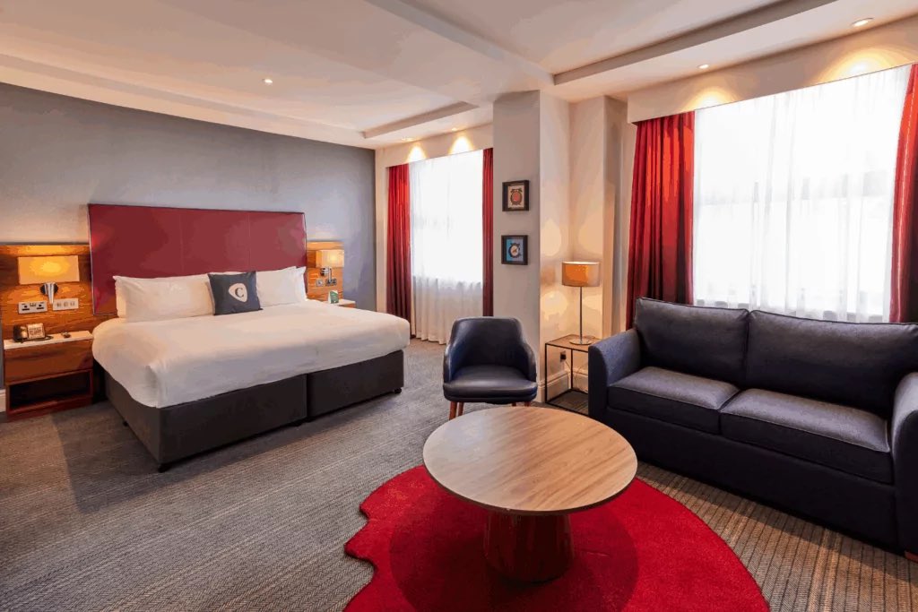 hotelzad's tweet photo. 1- فندق ذا كمبرلاند #لندن من أفضل الفنادق القريبة من شارع أكسفورد ويسهل الوصول منه إلى جميع المناطق السياحية مثل حدائق الهايد بارك وشارع العرب وأماكن التسوق ومناسب جدا للمسافرون العرب 

رابط الفندق مع خصم 15% في Booking🎰

https://t.co/3559MBHJqN https://t.co/AJYK8O4c6k