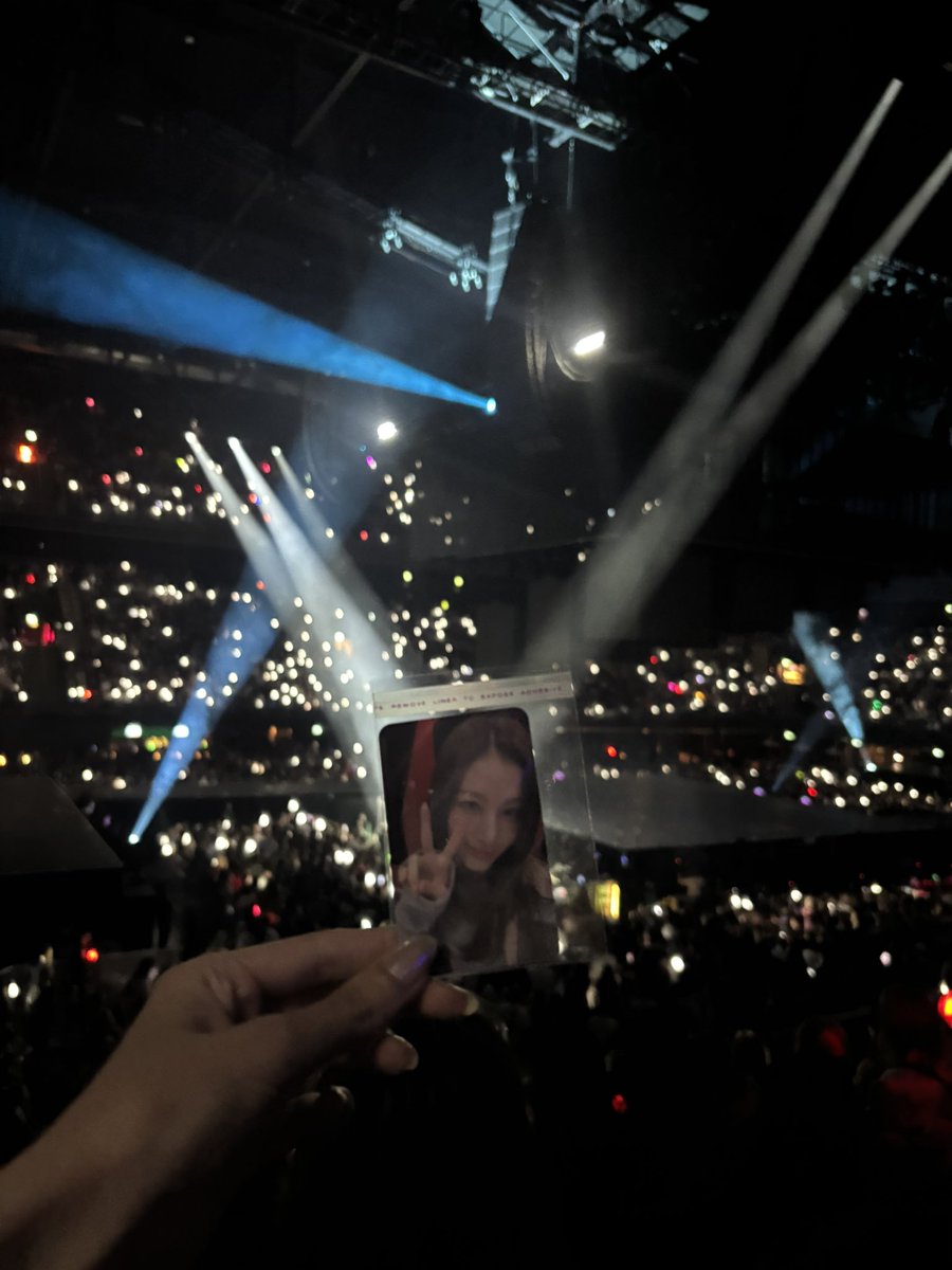 cryforseol's tweet photo. My SANA on stage https://t.co/ObvQbiRgsM