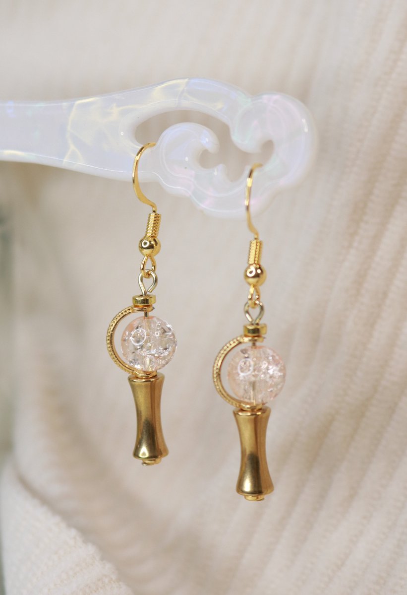 nomorepaperleft's tweet photo. thank you to everyone who has been buying these lightstick earrings! i still have a lot left if anyone wants some❤️ 
#ATEEZfanart #ATEEZ https://t.co/zWP2HJpHXs