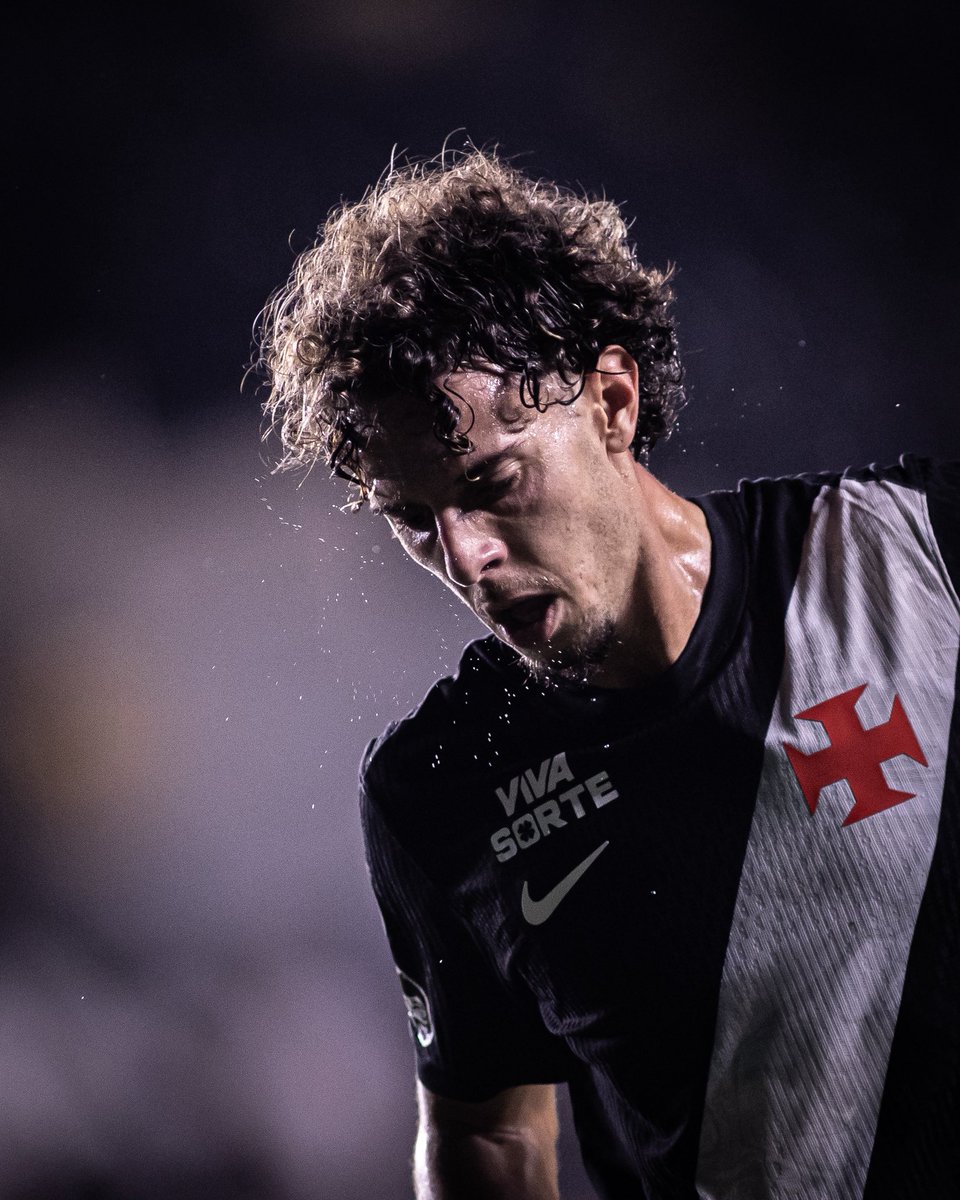 DataFutebol's tweet photo. O Vasco vai para a pausa da Copa do Mundo na ZONA DE REBAIXAMENTO do Campeonato Brasileiro.

📸 Matheus Lima/Vasco https://t.co/RPcr7mMNJQ