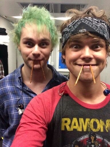 michaelstwin's tweet photo. michael and ashton being silly https://t.co/yn8YqZF2nT