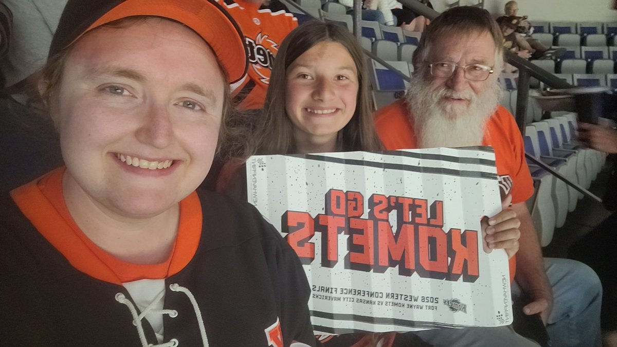 CarlyJay14's tweet photo. WE BELIEVE #letsgokomets https://t.co/6NiNYbMNT4