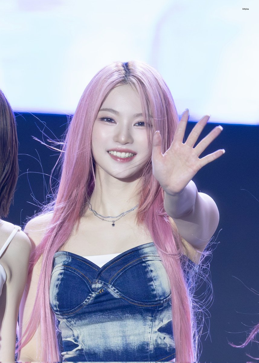 kittyisa123's tweet photo. 260528 상명대
👋👋

#스테이씨 #STAYC #아이사 #ISA https://t.co/yUyj5Ng310