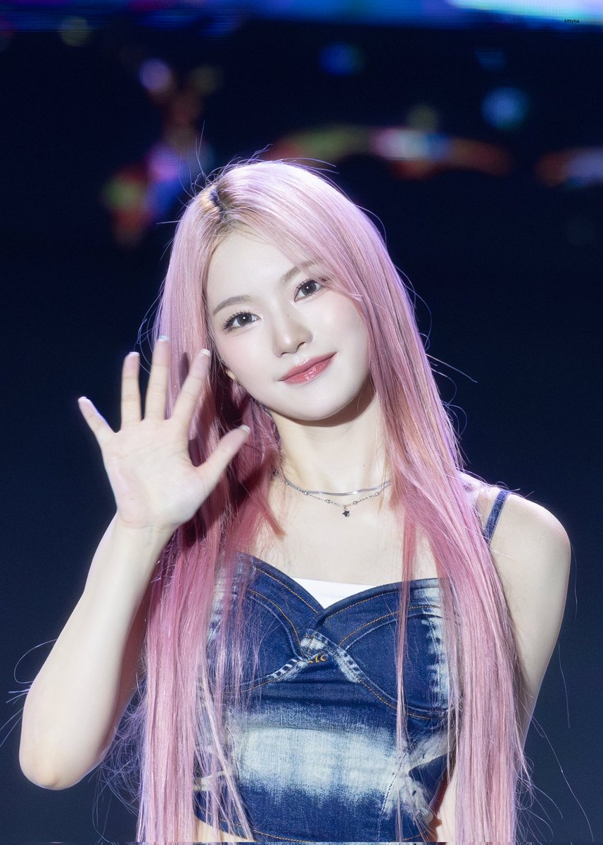 kittyisa123's tweet photo. 260528 상명대
👋👋

#스테이씨 #STAYC #아이사 #ISA https://t.co/yUyj5Ng310