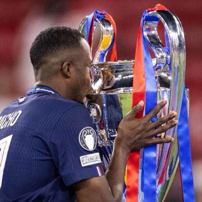 Getgetinho's tweet photo. #NouvellePhotoDeProfil https://t.co/ADl0c4a52a