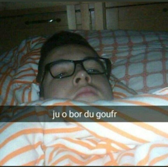 d44eforu's tweet photo. après voilà j’suis un coréen perdu à séoul qui a décidé de supporter l’équipe fav de mon père fr qui n’est autre que l’OM et j’vis en 2026 avec la 2e étoile du Qatar saint germain et lui il est mort trql dans sa tombe même pas il peut venir souffrir avec moi quoi https://t.co/hC3ACQeOKU