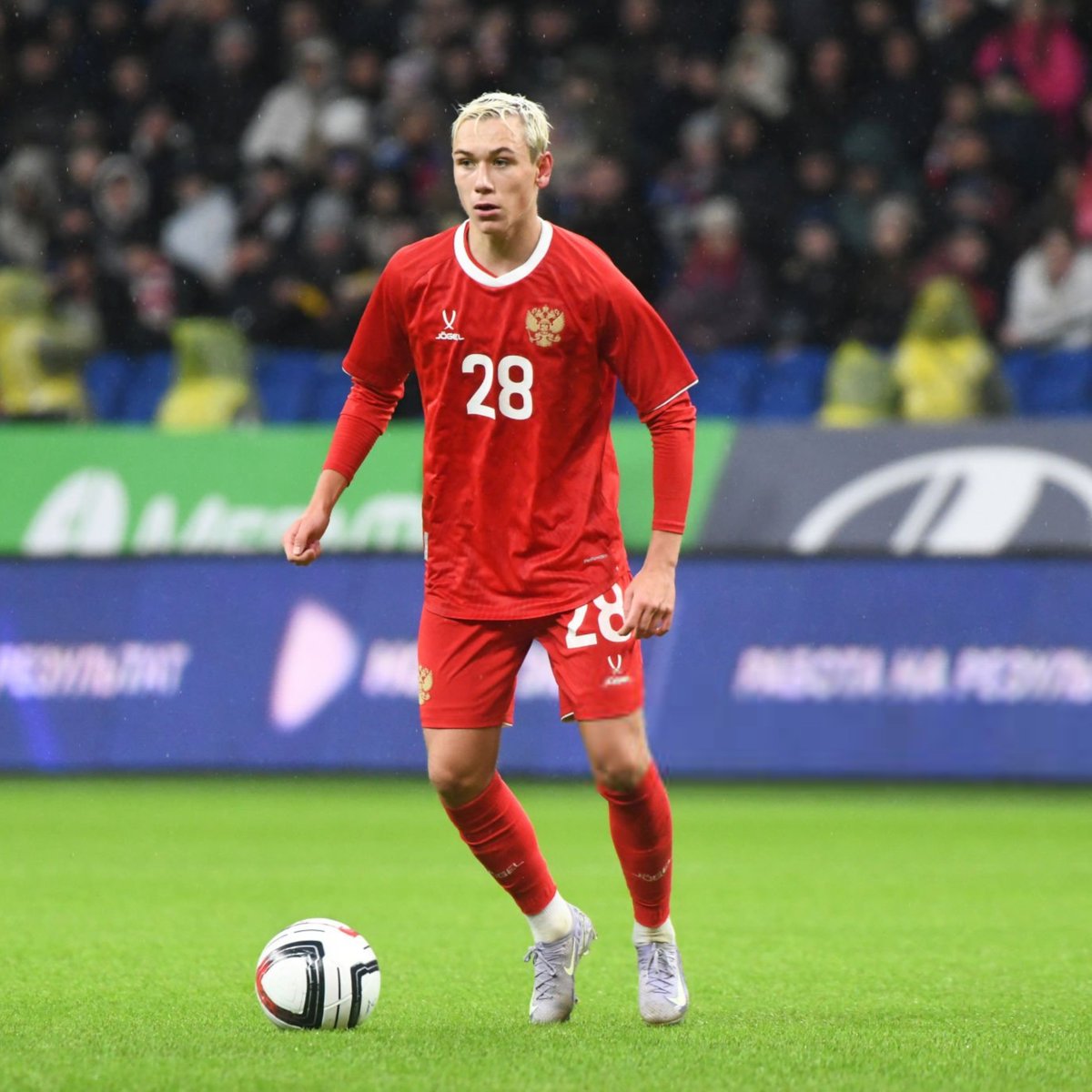 ActuL1_'s tweet photo. 🚨 ALEXEY BATRAKOV 🇷🇺 TOUT PROCHE D'UNE OFFRE DU PSG ! 👀❤️💙

La direction du Lokomotiv s'attend désormais à recevoir une proposition concrète du club de la capitale dans un délai très rapide.

(@lequipe) https://t.co/EHdpYcJt7Y