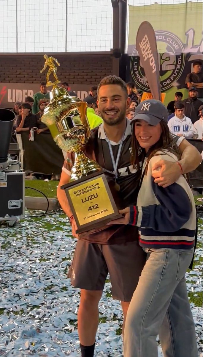 opalitegrll's tweet photo. pasen de ser pareja de baile campeona a compañeros del programa más visto, de paso son protagonistas de una serie en disney y ahora fultbolista campeón y botinera orgullosa🙏 https://t.co/P9dpdKcx6E