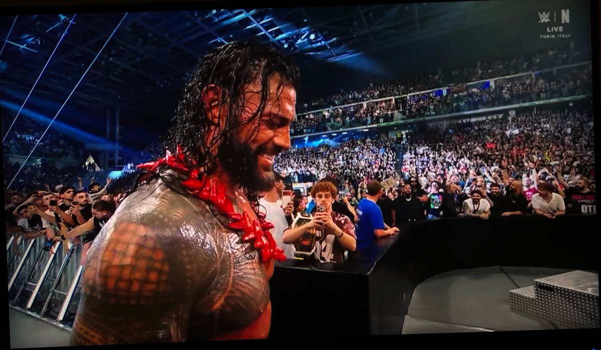 viivaronaldo's tweet photo. Italy Acknowledge Your OTC #RomanReigns 💙 https://t.co/sgIa7s7vSu