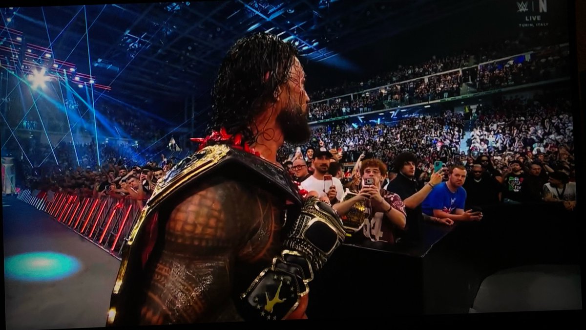 viivaronaldo's tweet photo. Italy Acknowledge Your OTC #RomanReigns 💙 https://t.co/sgIa7s7vSu