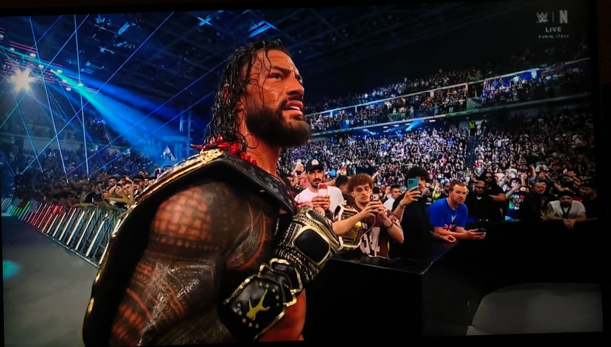 viivaronaldo's tweet photo. Italy Acknowledge Your OTC #RomanReigns 💙 https://t.co/sgIa7s7vSu