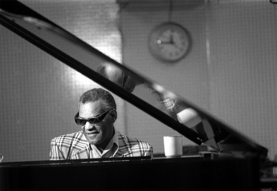 crockpics's tweet photo. Ray Charles during a session at his RPM Studios in Los Angeles, 1980. Photo by Henry Diltz. What is your favorite Ray Charles song? https://t.co/nXpfQPLRve