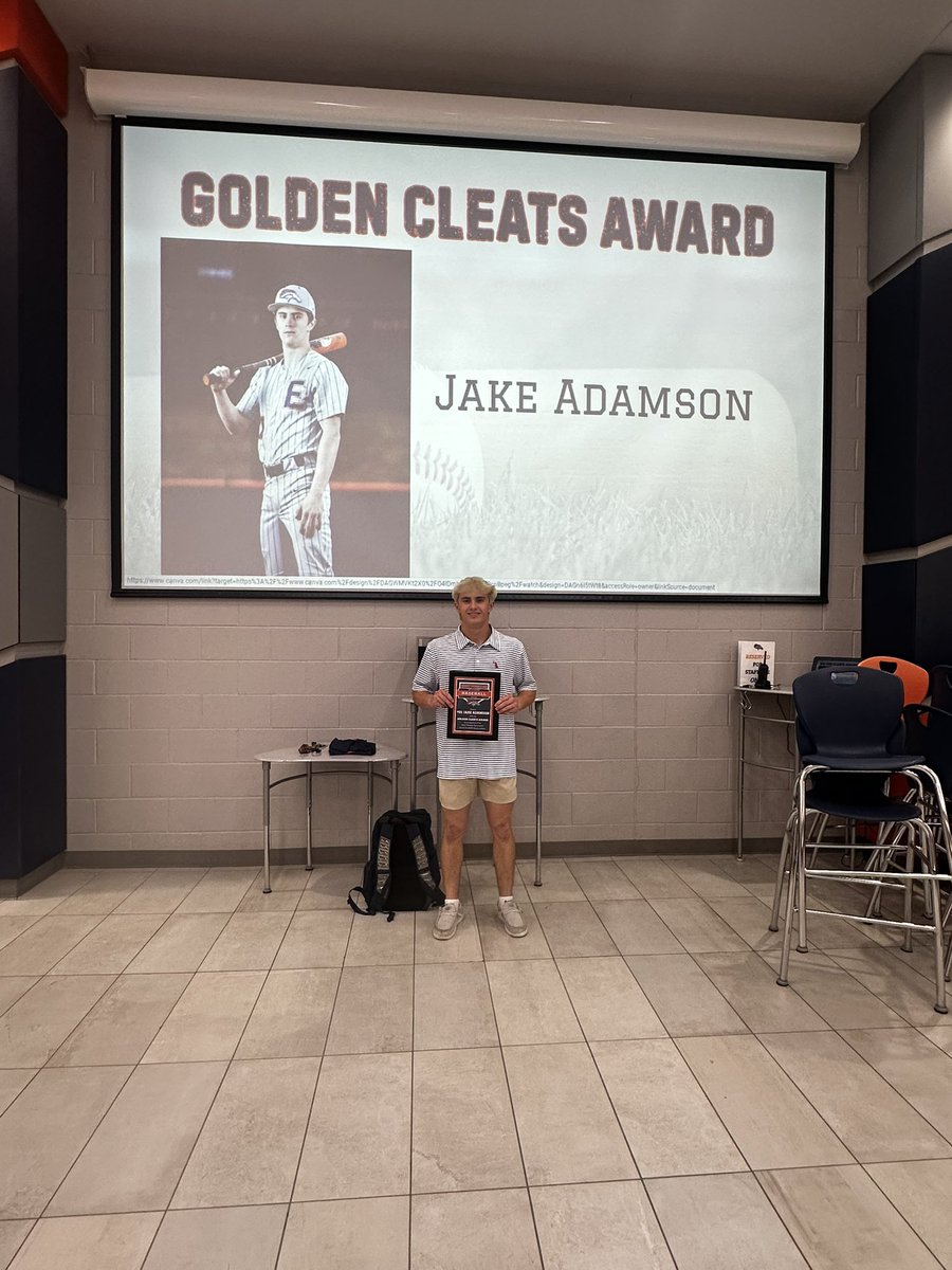 AdamsonJake25's tweet photo. Received the golden cleats award and set a new school record for stolen bases. 37 for 39. https://t.co/9spdFswPqU