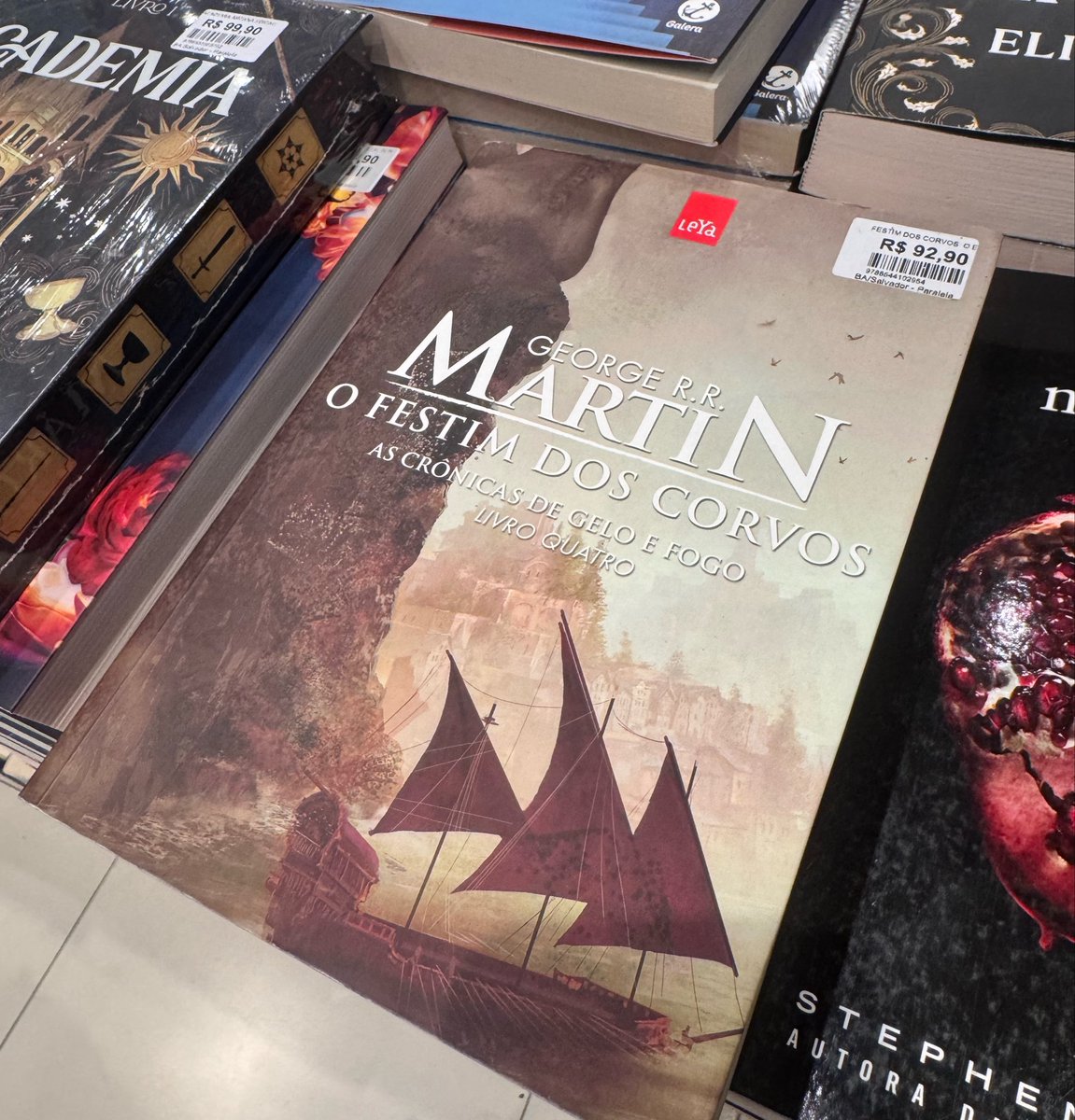 feyresarchive's tweet photo. gente o tamanho da fonte desse livro ISSO NÃO EXISTE https://t.co/NQV14jmegG