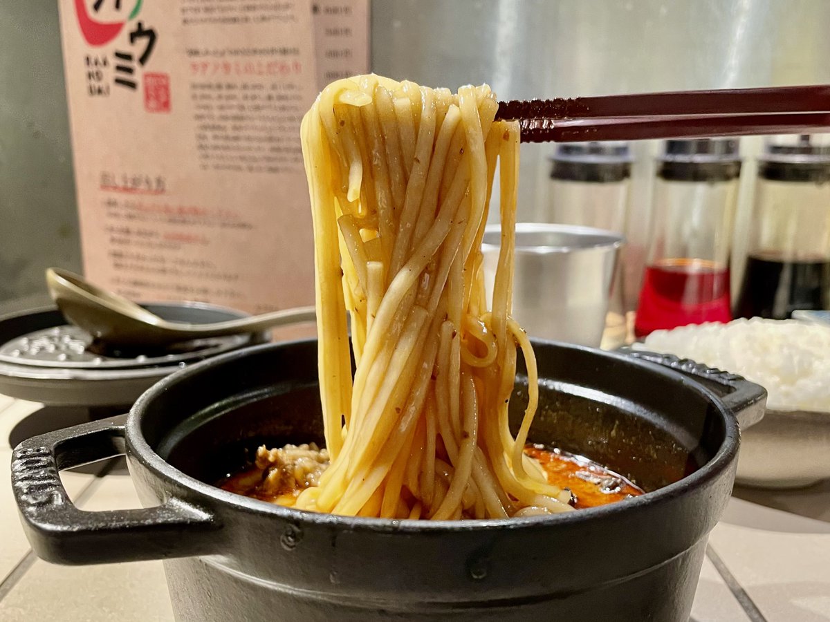 noodlers46's tweet photo. 汁なし担担麺&amp;麻婆豆腐 ラアノウミ 烏丸御池店
ラア式麻辣湯麺 + ライス + 杏仁豆腐

ありそうでなかった麻辣湯風タンメン😳
あーこれ食べたことあるやつってなる独特の風味のスープにグルテンフリーの細麺。
めっちゃ具沢山で美味しかった👍けっこう辛かったので今回はガチの #杏仁豆腐は癒し https://t.co/i310Cio5ew