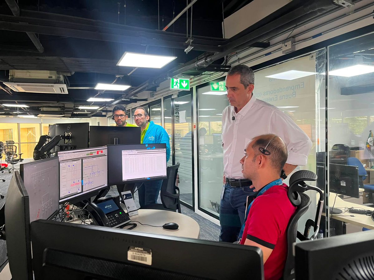 AfiniaGrupoEPM's tweet photo. ⚡ Durante la jornada electoral seguimos garantizando la continuidad del servicio de energía en la región Caribe. Con monitoreo permanente desde nuestro centro de control y una rápida capacidad de respuesta, acompañamos este importante proceso democrático. 🇨🇴🗳️ https://t.co/zPJRR3Edgf