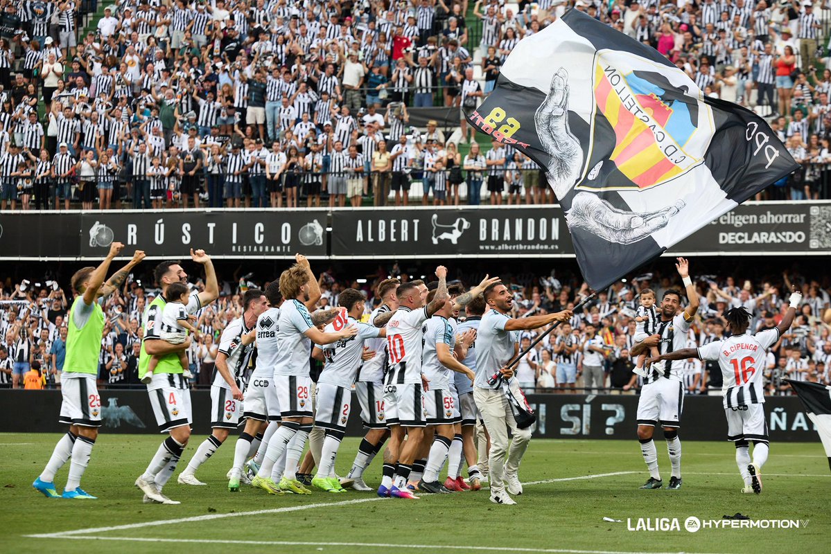 DiegoBarri8's tweet photo. Que locura gente!!!! Os lo mereceis. Nos lo merecemos. 
SOMOS DE PLAYOFF 🤩

Y ahora queda lo mejor. Y lo más difícil. Ya sabeis, lo normal sería que no, pero… 

Y SI SI? 🖤🤍 https://t.co/jTpEZuux3n