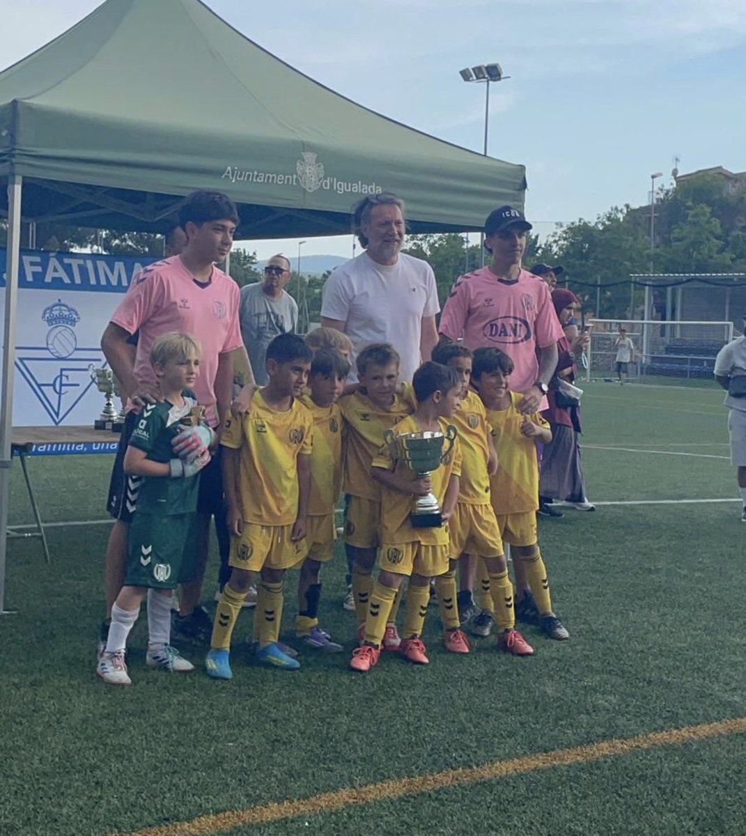 CELHFutbolBase's tweet photo. 🏆El nostre S7A, campió del Torneig del FC Fátima.

Gran victòria per tancar la temporada amb bones sensacions!😍👏

Moltes felicitats equip, sou molt grans!🚀❤️

#SomhiHospi #SomFutur⚪️❤️ https://t.co/AAf6MvgOoY