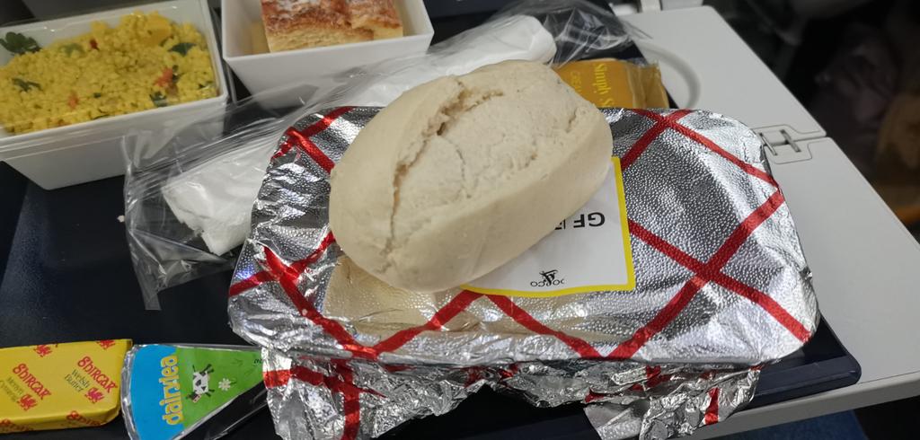 FirstSkillz's tweet photo. Hello @GulfAir  This bread looks like the prebaked stuff u get at Tesco. It was white, cold, raw dough. Was it supposed to be served like this?  100% of other passengers did not eat it too!! I suspect something slipped through https://t.co/vJR7SsYo2p