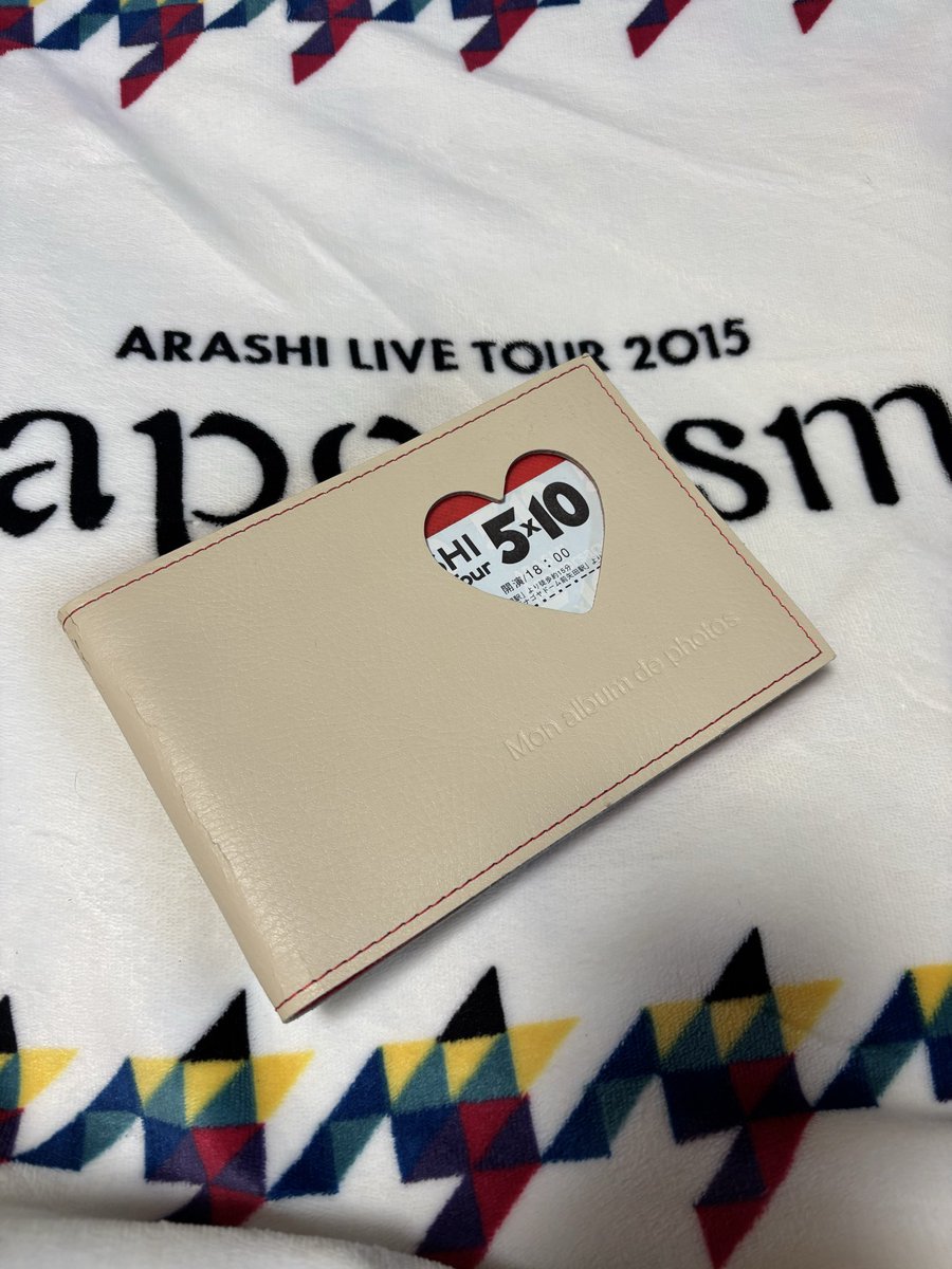 Springflower224's tweet photo. 参戦したドームツアーの記憶や神席だった時、ファンサ貰えた時。。。
ほんっとに楽しかったなぁー！
休止発表後は振られた悲しさみたいに観たくない！って思ったりw
昨日は泣いた！私の初めての推し活ありがとうございました！
💜💛💚💙❤️
#WeareARASHI https://t.co/KouYfA4Z29