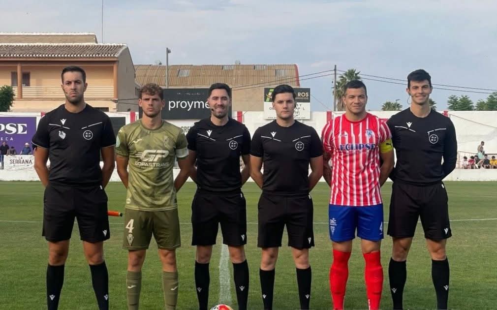area_lorca's tweet photo. El @OlimpicoTotana empata 1-1 frente al @canteragrana en el partido de ida de la final autonómica de la @ffrm_es. El gol totanero obra de @Andreees9NG ante un ambientazo en el Estadio Juan Cayuela. 
La eliminatoria se decidirá el domingo en Murcia. 
Fotos: @AyuntTOTANA https://t.co/uj6QYhG81A