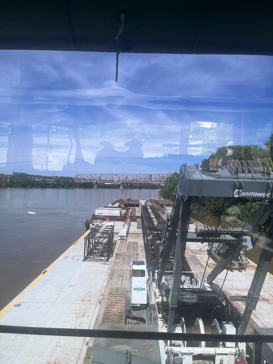 mbruning81's tweet photo. BARGE WATCH 26: The Elizabeth Ann has reached the mooring area at Ludlow, KY. Thanks to the crew for this photo. Be sure to follow @BSBCorridor for updates on this transformative project! #ItsHappening #BargeWatch26 https://t.co/O4qC7pFGTl