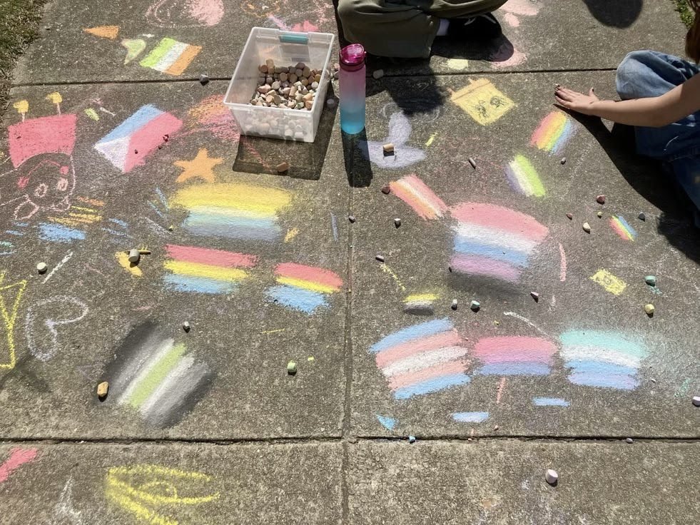 vkx77's tweet photo. HAPPY PRIDE MONTH EDTWT!!!! https://t.co/MClREysy5C