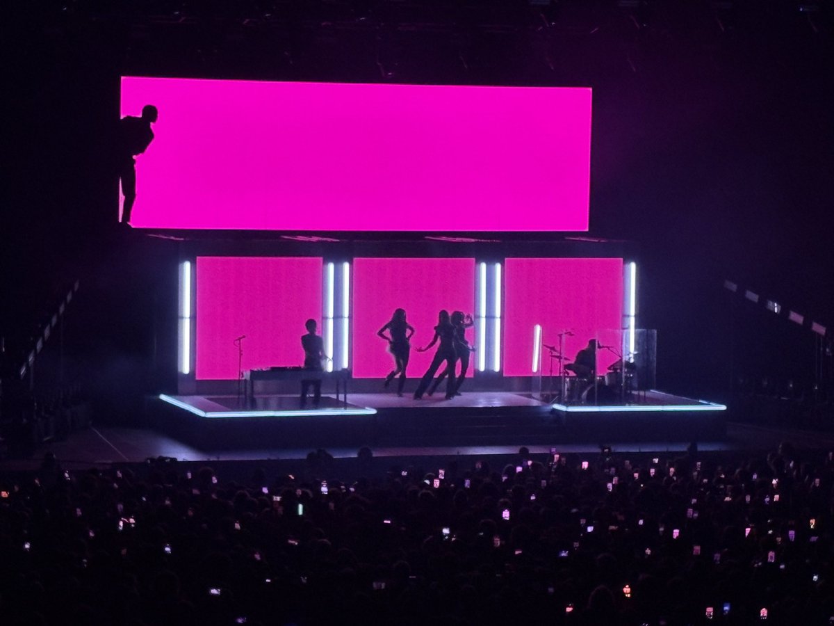 arctiquehare's tweet photo. Saw a real life angel tonight… I love you so much I can’t be normal about you ever @pinkpantheress2 https://t.co/2r4uYdSbMw