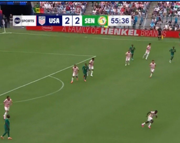 LionTimes_'s tweet photo. Le 4 eme but des US est comptabilisé comme le 3 eme alors que dans une autre chaîne ils sont encore à 2-2.

Quittez le terrain c'est mieux les Sénégalais. 🤣 https://t.co/LkV0xqODhU