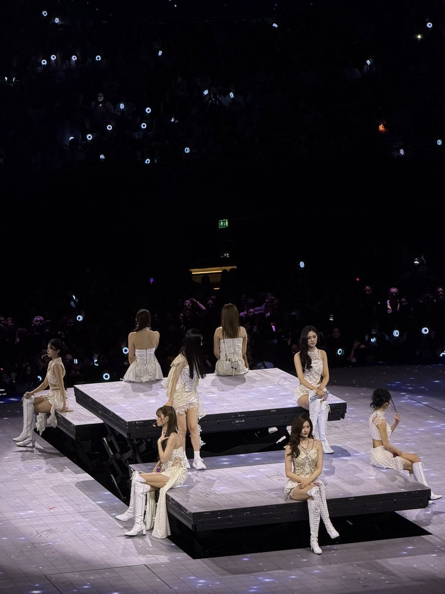oh_tae51's tweet photo. First time was so nice, I had to do it twice!

#twice #twiceinamsterdam #twiceinamsterdamday2 https://t.co/7ShXuzW8sG