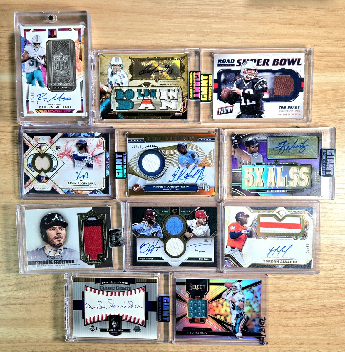 Raleigh_Cards's tweet photo. There are so many cool patches to collect these days. I love having these in my collection (even invested in silver now too lol) https://t.co/JAJ3lMJMxr