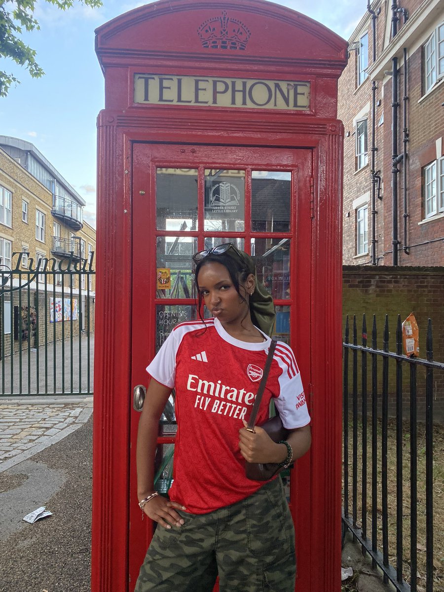 afcaliya's tweet photo. legit the best day ever MY VOICE IS GARNNNN ARSENAL ARSENAL ARSENAL❤️🤍❤️🤍❤️🤍❤️ https://t.co/7bZBHEybQz
