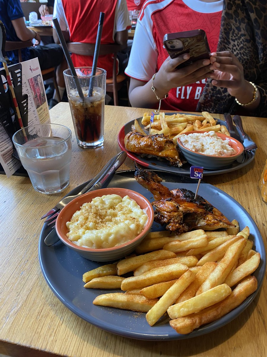 afcaliya's tweet photo. legit the best day ever MY VOICE IS GARNNNN ARSENAL ARSENAL ARSENAL❤️🤍❤️🤍❤️🤍❤️ https://t.co/7bZBHEybQz