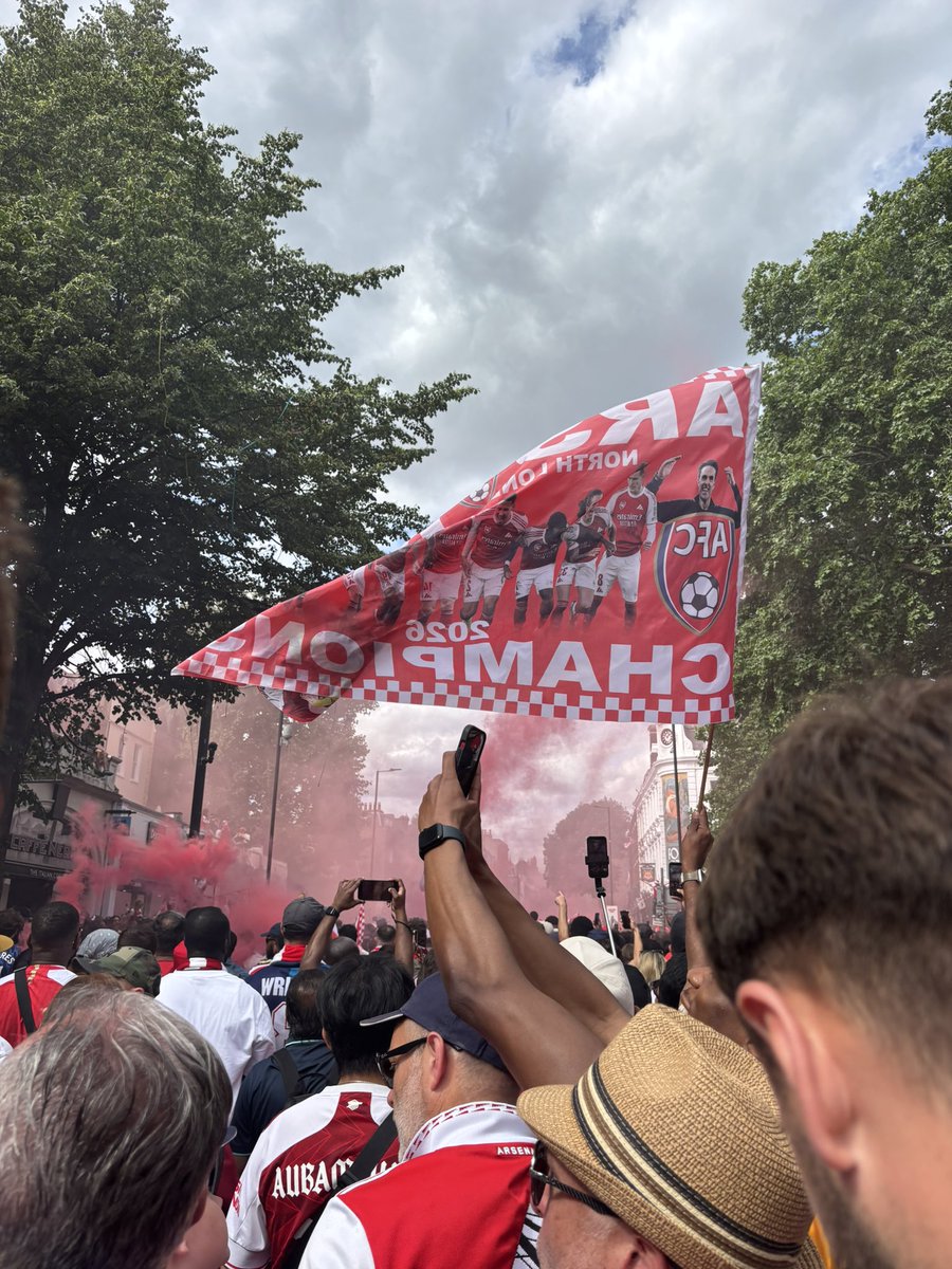 afcaliya's tweet photo. legit the best day ever MY VOICE IS GARNNNN ARSENAL ARSENAL ARSENAL❤️🤍❤️🤍❤️🤍❤️ https://t.co/7bZBHEybQz