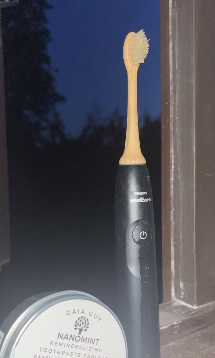 MPfounder's tweet photo. No "hack" or health trick you do will make you healthy if you're not mastering the fundamentals - light, sleep, nutrition, human connection, natural movement, purpose and craft etc. 

But once you've incorporated the fundamentals, 
here are some of the best ways to protect your health from the modern world: 

- boar/hair bristle toothbrush - avoiding the common plastic bristles

- natural fibre clothes and underwear (cotton, linen, wool) - avoiding synthetic polyester leaching microplastics and phthalates into your skin

- blue light blockers - blocking artificial blue light at night to protect circadian rhythm that is needed for crucial circadian hormones like dopamine, leptin, testosterone. 

- wooden chopping boards and kitchen utensils - to reduce BPA and phthalate exposure from plastic, which activate feminising oestrogen receptor pathways and inhibit 5-alpha reductase

- beeswax candles - no soy or chemical derived candles. 

- clean toothpaste - fluoride free, with ingredients such as hydroxyapatite, xylitol, coconut oil, baking soda. 

- cast iron or stainless steel cookware - no non stick teflon pans which can leach PFAs

- red incandescent lights for nighttime - to reduce articial light at night to protect circadian rhythm

- natural cleaning agents - eg vinegar, baking soda, natural soap bars (like castille soap) to reduce chemical exposure

- shower filter - to reduce chlorine, heavy metals and other toxins built up in shower water

if you can, try and do as many of these swaps as you can - but if you can't for whatever reason, then don't worry at all. Neuroticism about health will always be unhealthier than the actual thing you're trying to avoid.