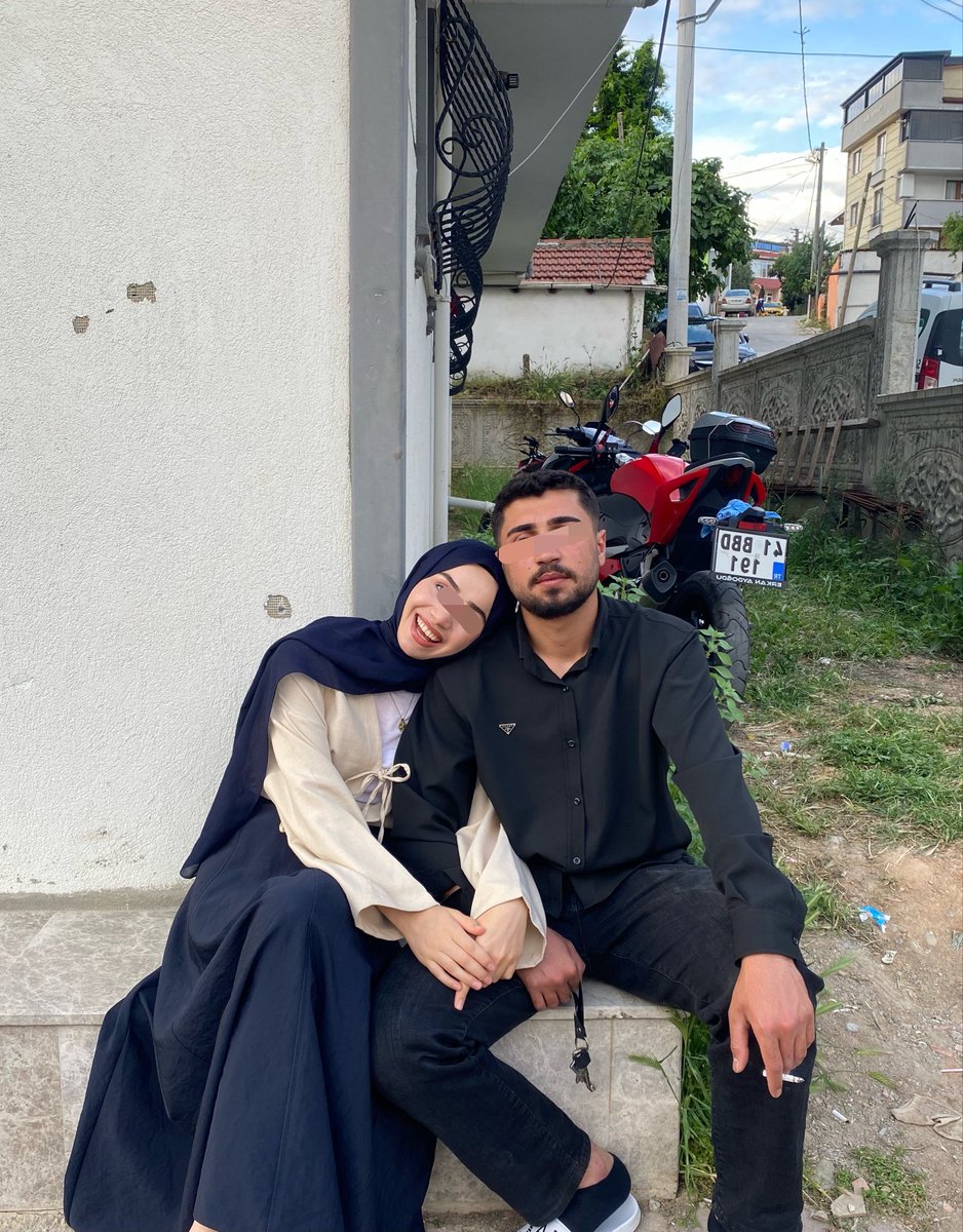 1berfgibi's tweet photo. Tebrik buyurmayınız efendim zîra yanımdaki refîkim değil muhterem babamın ortanca oğludur♥️🎈 https://t.co/PPwSXv3atW