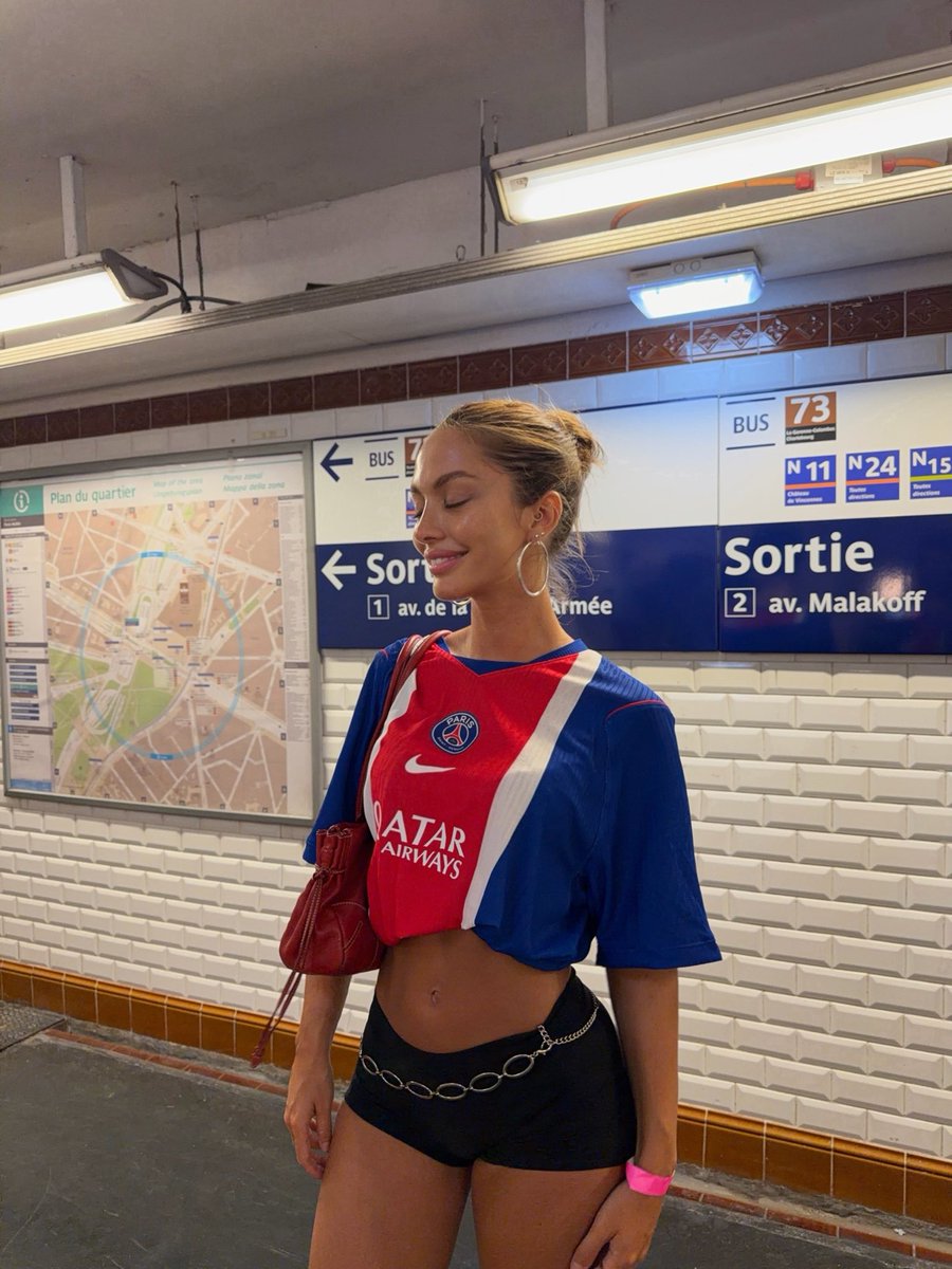 mathildtantottt's tweet photo. BACK 2 BACKKK 💙❤️ https://t.co/l711VUHo33