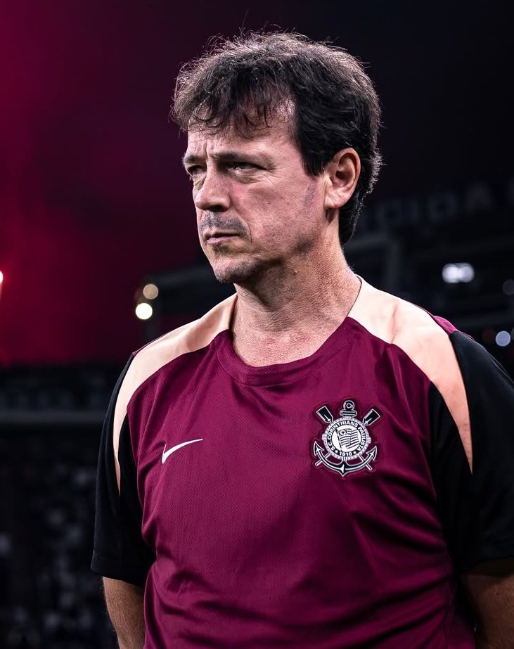 NJanfren's tweet photo. Desde que o Diniz chegou no Corinthians, a torcida imbecil e fracassada do Vasco ficou fiscalizando e falando merda demais sobre o cara.

Resultado nessa parada pra Copa do Mundo?

O super vasco do Renato Gaúcho vem de 3 derrotas seguidas no Brasileirão e vai passar o ciclo inteiro de Copa no Z4.

Já o Corinthians do Diniz está bem demais, próximo do G6 e do G4, sem contar que está nas oitavas da Libertadores.

O problema nunca foi o Diniz, e acredito que não seja o Renato Gaúcho, o problema é a instituição fracassada chamada Vasco da Gama.